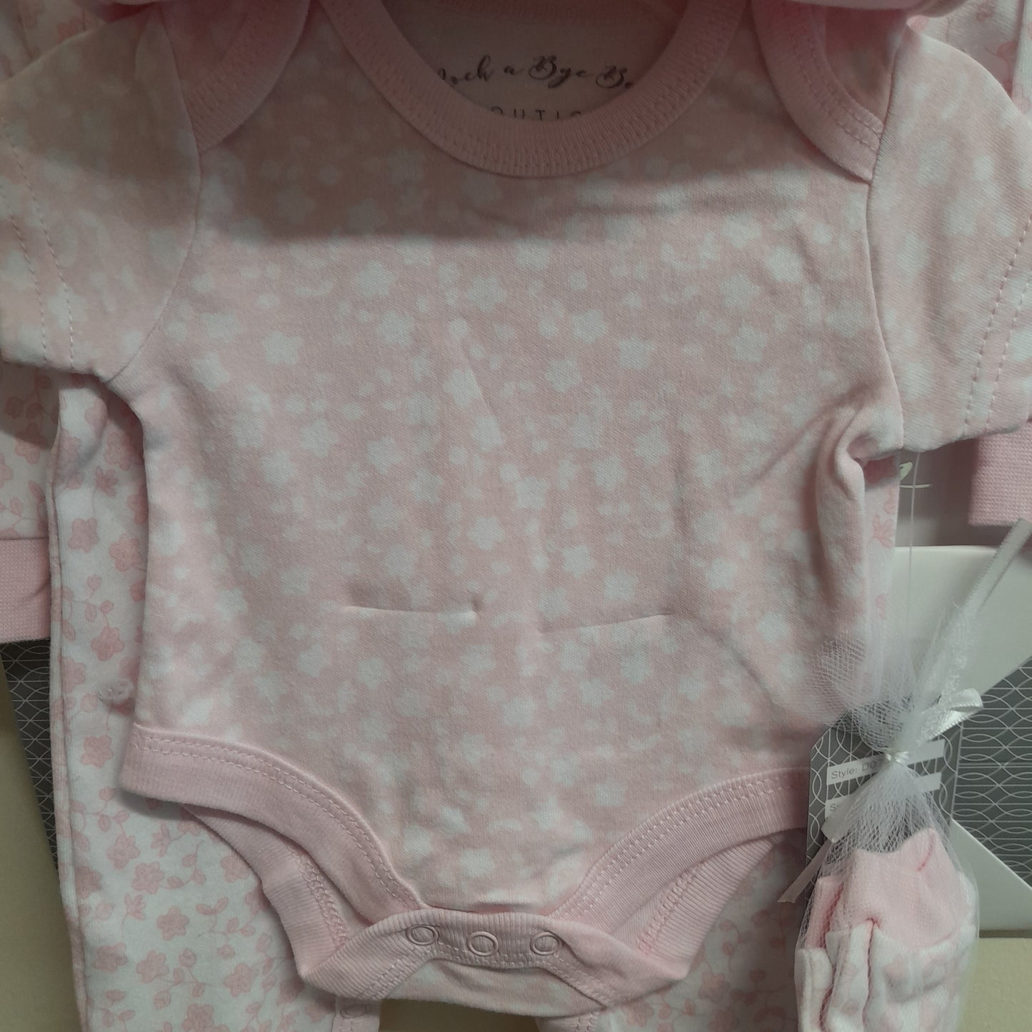 Babywear Floral 5 Piece Layette, Pink, with Dust Cover & Gift Bag