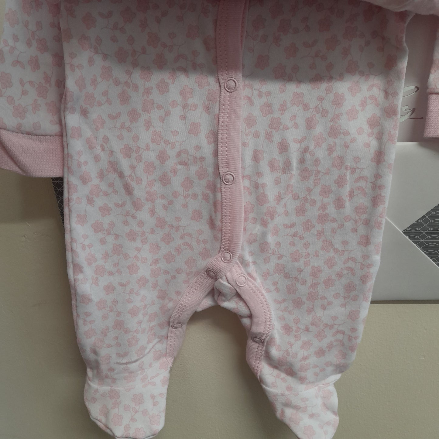 Babywear Floral 5 Piece Layette, Pink, with Dust Cover & Gift Bag